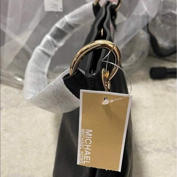 NWT Michael Kors Nicole Medium Pebbled Leather Shoulder Bag In Black Gold Tone - Picture 10 of 12